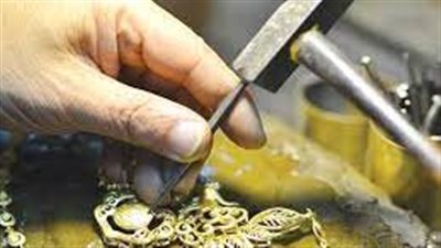 كيفية صناعة الذهب: رحلة من المنجم إلى المتجر